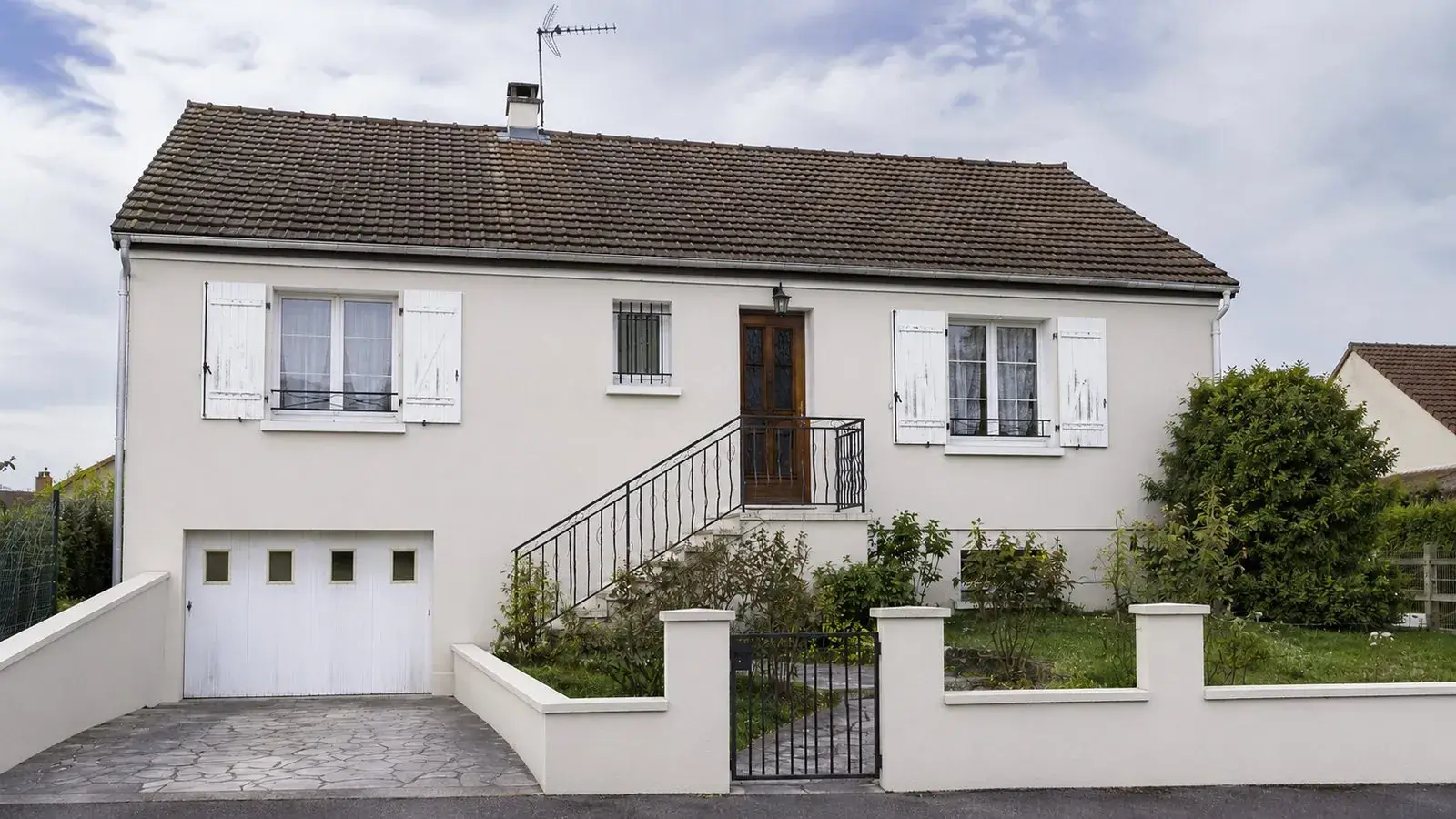 Façade rénovée après isolation thermique par l’extérieur (ITE)