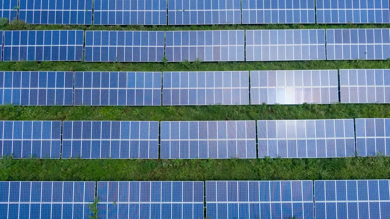 Centrale photovoltaïque sur toiture industrielle