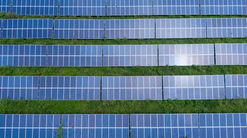 Centrale photovoltaïque sur toiture industrielle